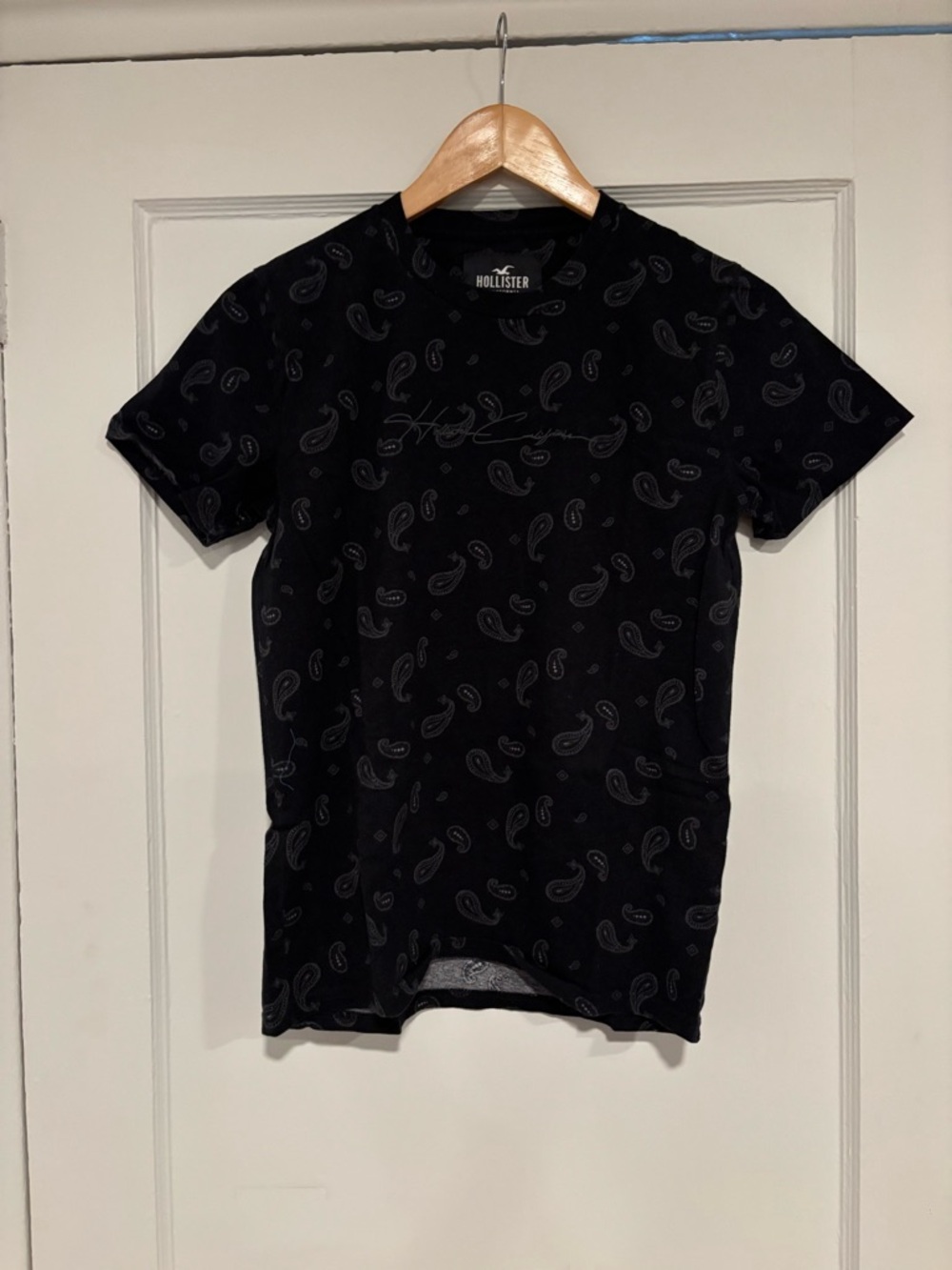 Hollister Black Paisley-Print Short Sleeve Tee